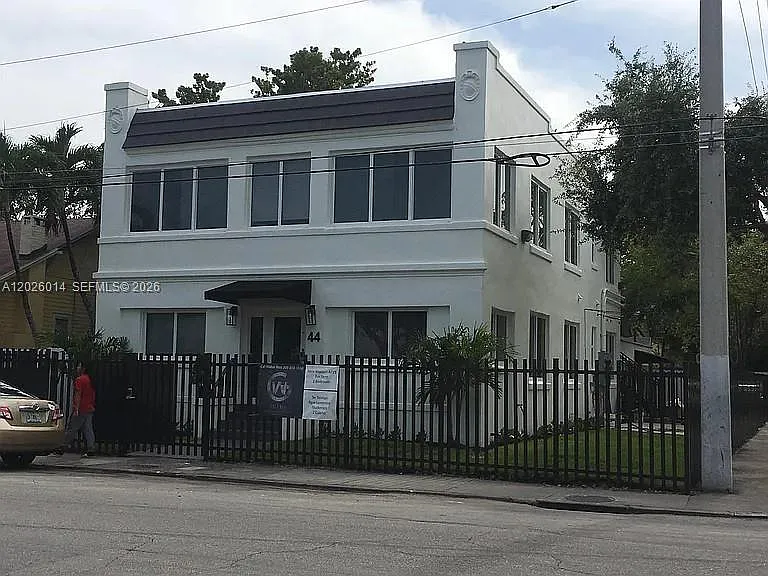 44 NW 10th Ave #3 — Photo 2