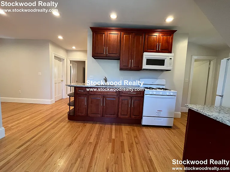 90 Lyndhurst St #5 — Photo 9