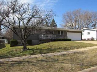 130 Leroy St NW, Cedar Rapids, IA 52405