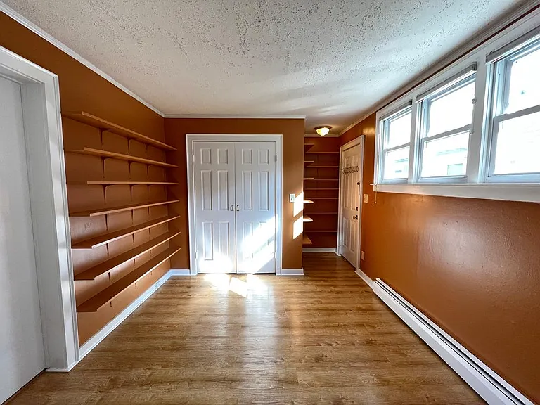 569 Whitney Ave #1R — Photo 11