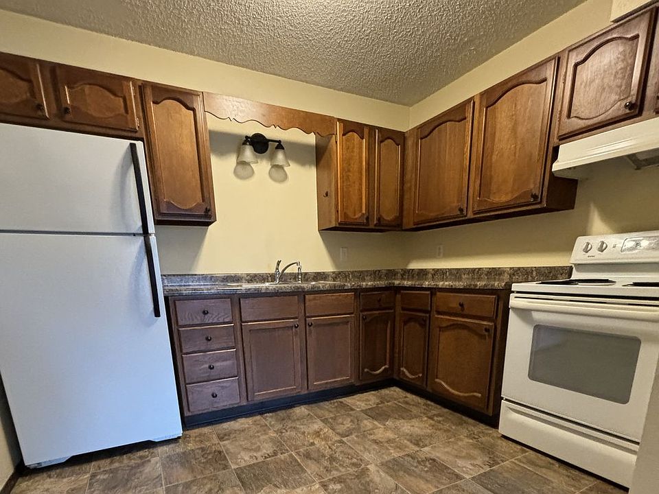 1st image of 1653 Carriage Hill Dr APT 8