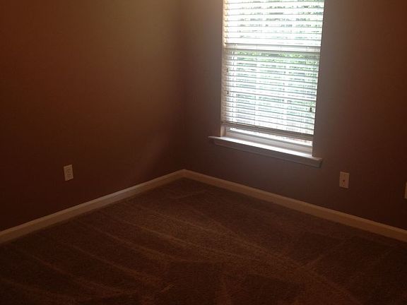 3rd image of 209 N Orchard Farms Ave