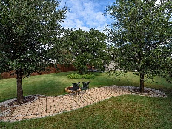 2nd image of 2016 Fairmount Park Dr
