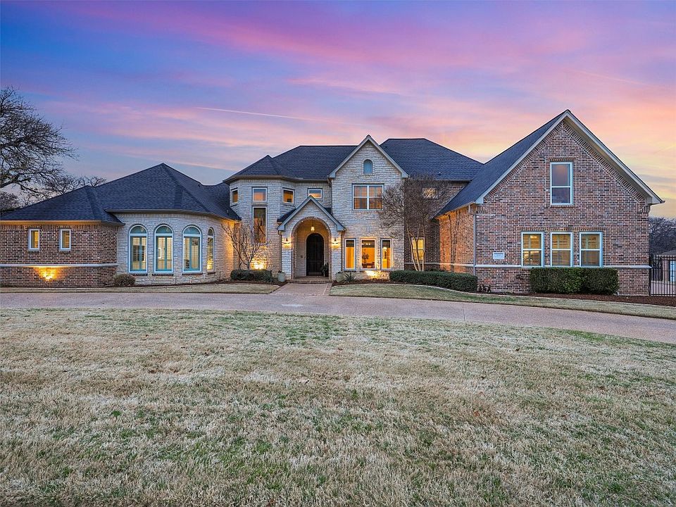 1st image of 924 Turnberry Ln