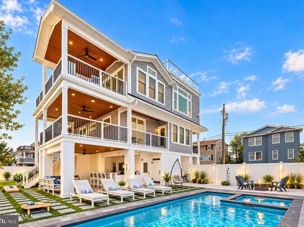 18 Mea Ln, Brant Beach, NJ 08008