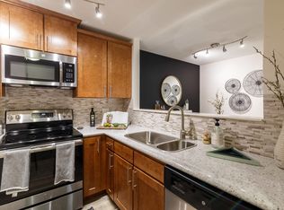 1681 E Green Briar Dr #3815, Schaumburg, IL 60173