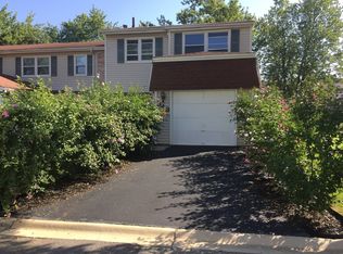 548 Leslie Ln, Bolingbrook, IL 60440