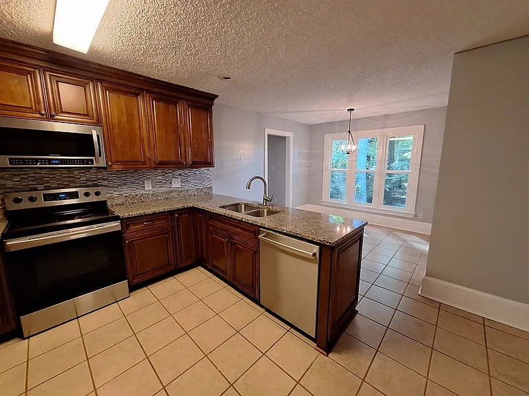 212 Earle Ct — Photo 9