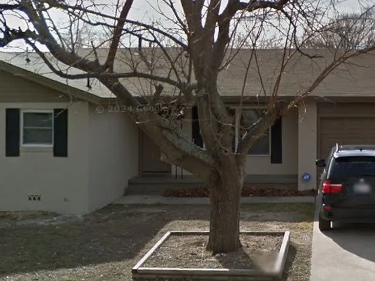 901 Hill St — Photo 1