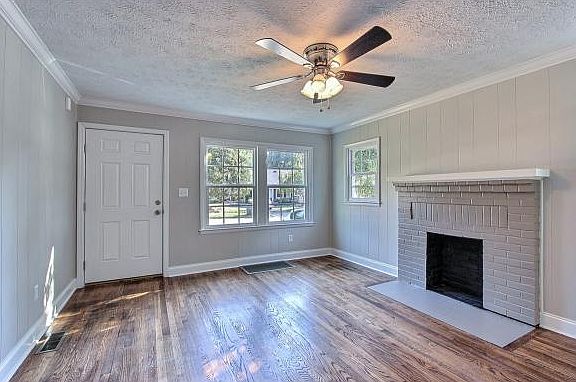 4th image of 1433 Valley St