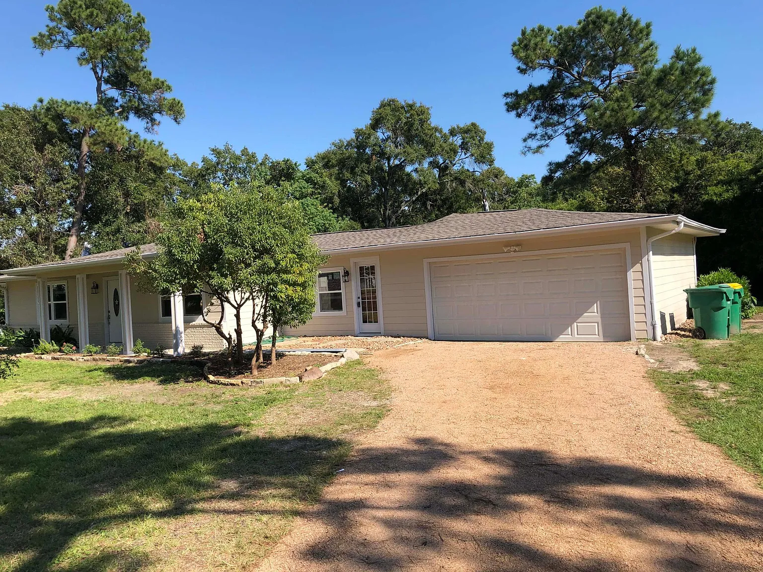 4 bed, 2076 sqft, $2,200 — Photo 3