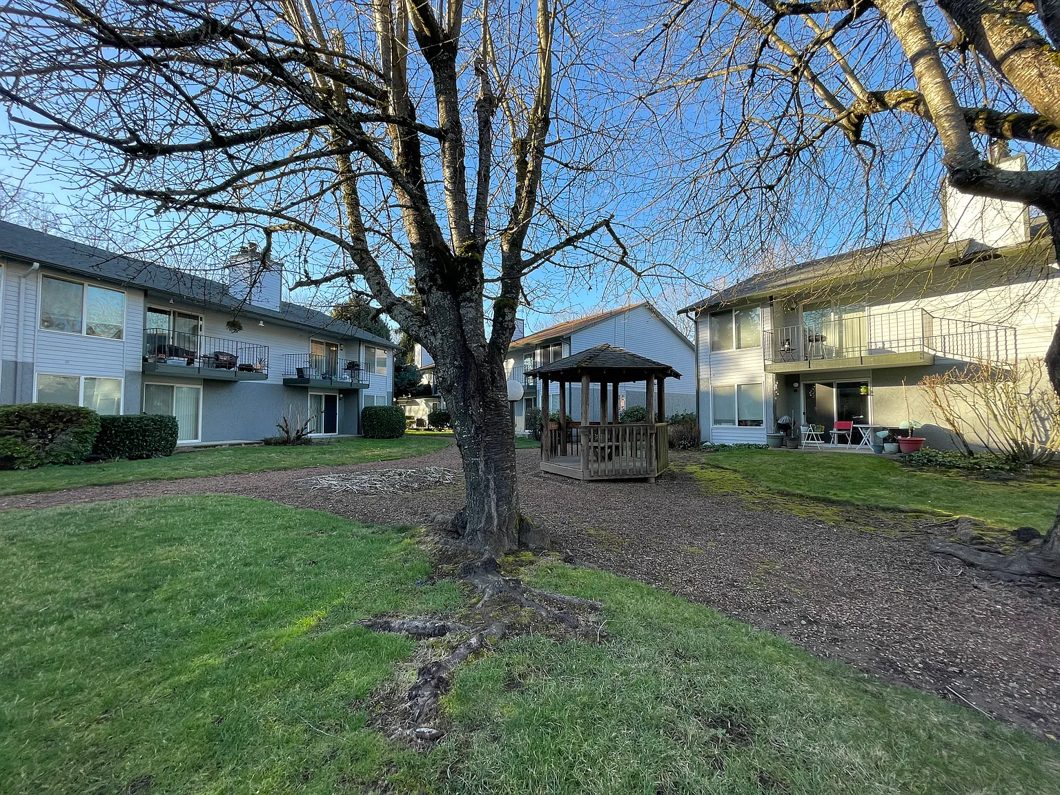 1856 Central Pl S — Photo 2