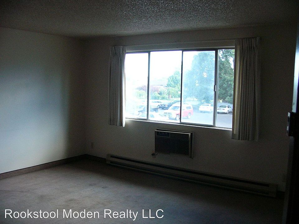 2nd image of 1920 Arthur St APT 34