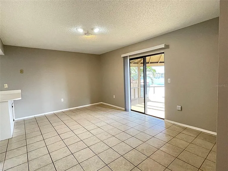 687 Lake Dexter Cir — Photo 5