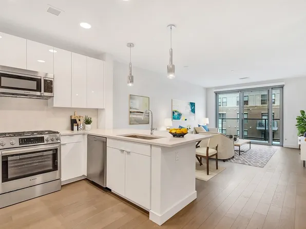 45 Lewis St Unit 406, Boston, MA 02128