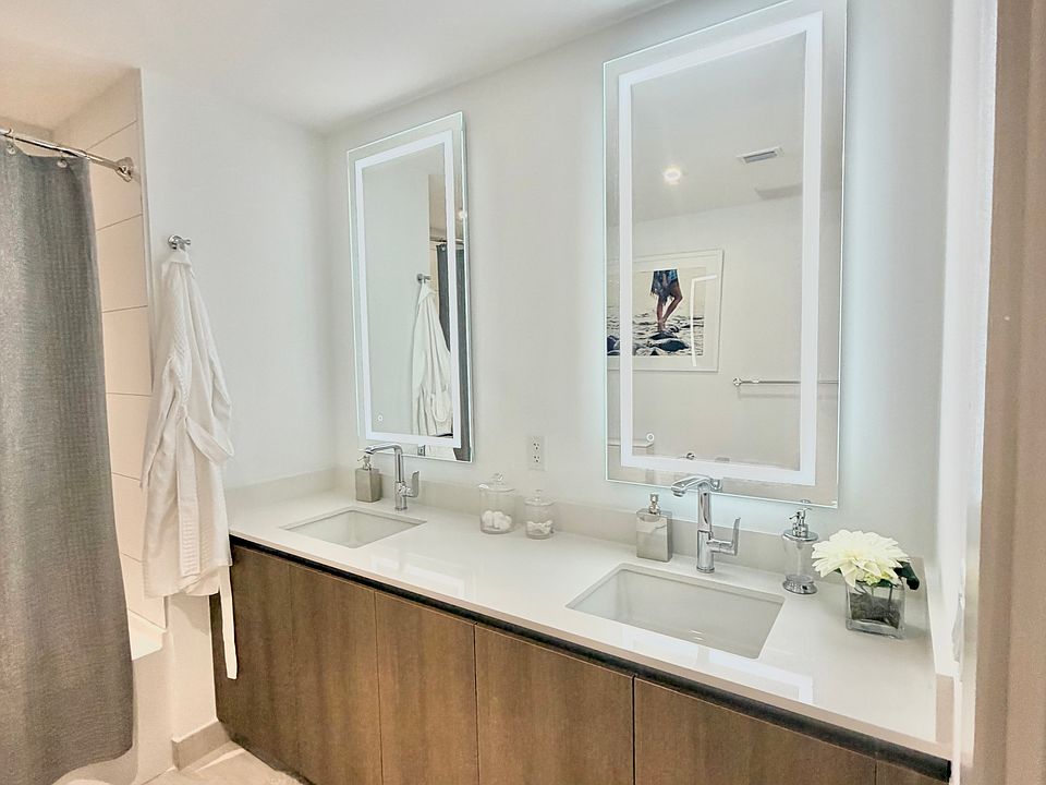 1st image of 50 Biscayne Blvd APT 2904