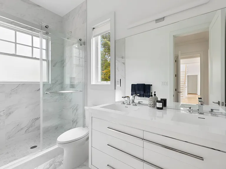 9 Rose Ave — Photo 11