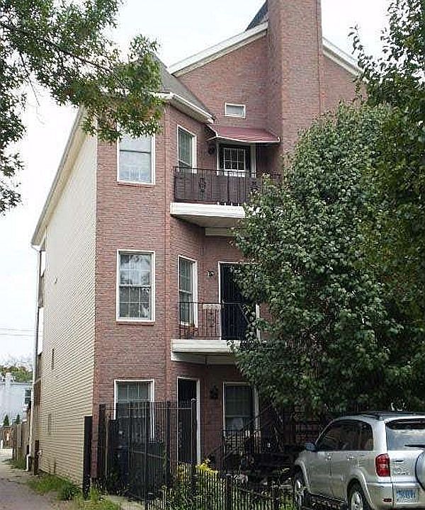 2nd image of 326 15th St SE