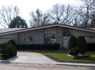 6820 N Lexington Ln, Niles, IL 60714