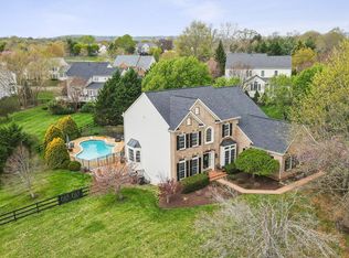 7560 Coopers Hawk Dr, Warrenton, VA 20187