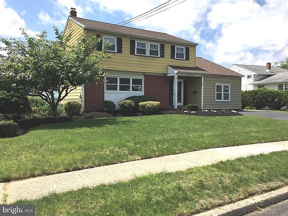 3rd image of 201 N Arthur Dr