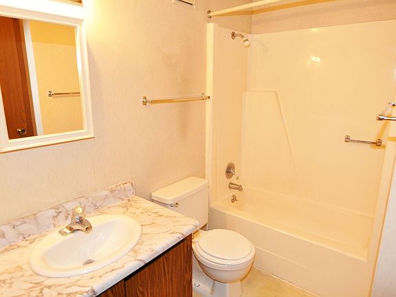 4th image of 863 Logan Ave NW