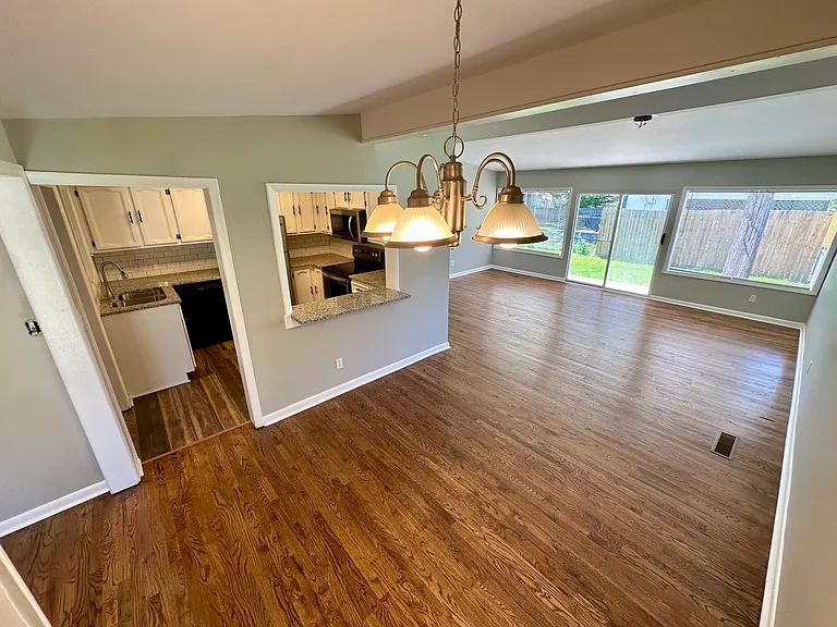 8106 Royal Dr — Photo 11