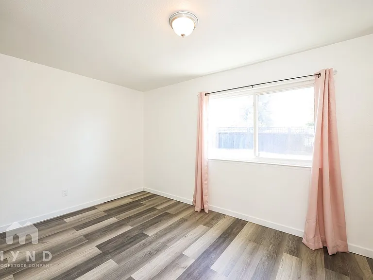 12 Nautilus Ct — Photo 17