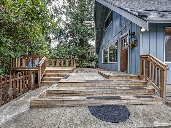 3rd image of 27525 NE Baywood Drive