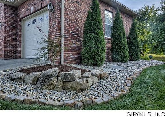 4th image of 2837 Woodfield Dr