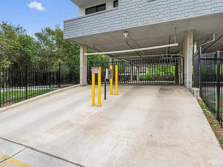 5515 Humming Bird Ln #306 — Photo 14