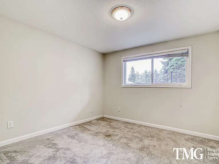 Jackson Court Apartments — Photo 24