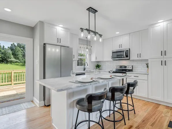 155 Mallard Cove Rd, Moneta, VA 24121