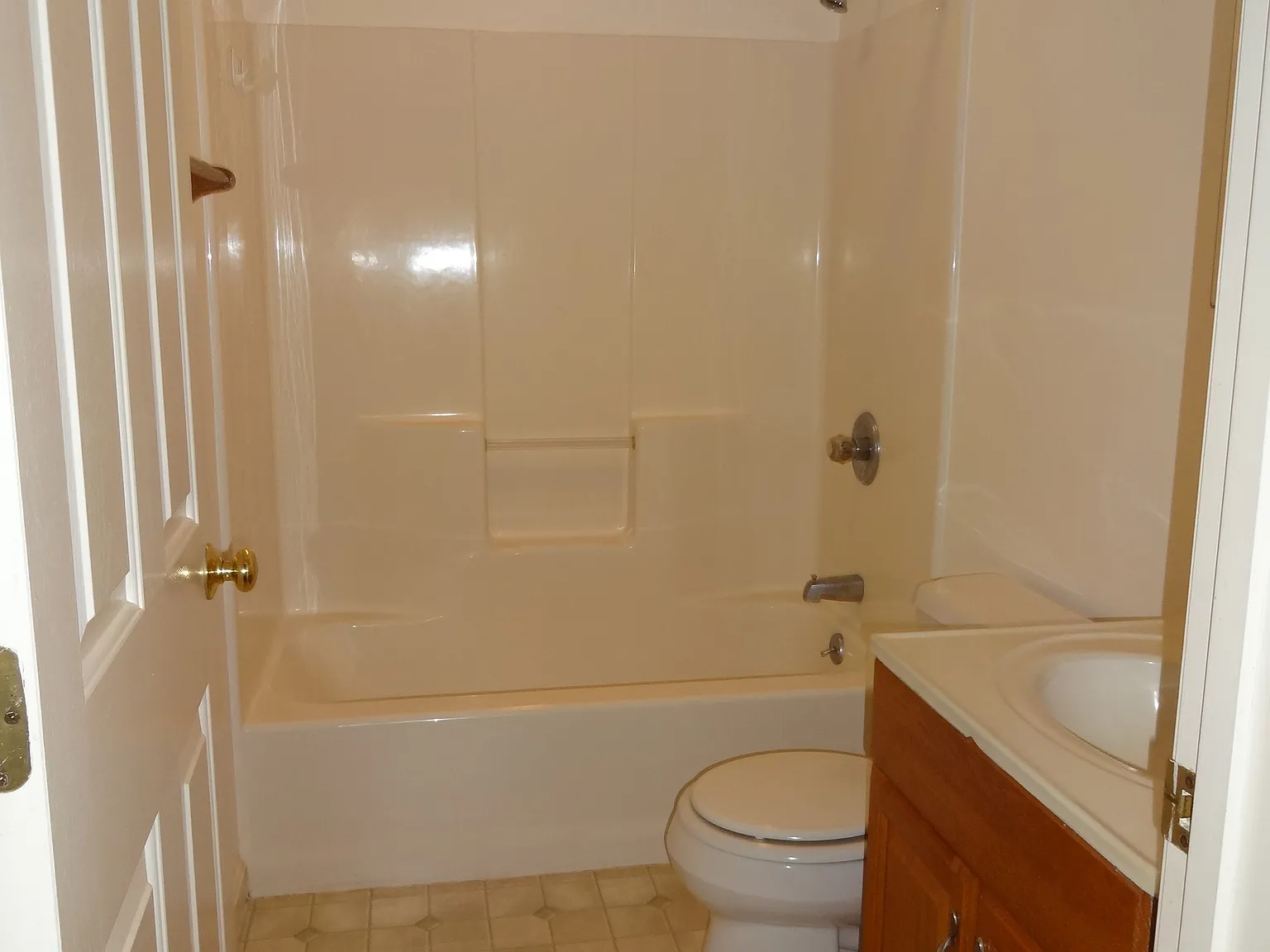 2 bed, 1200 sqft, $2,000 — Photo 4