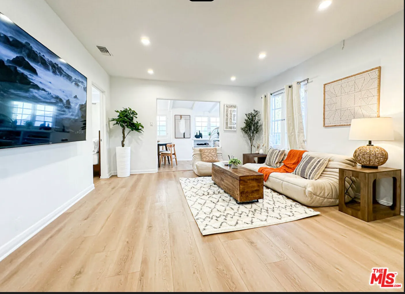 2 bed, 1300 sqft, $4,250 — Photo 1