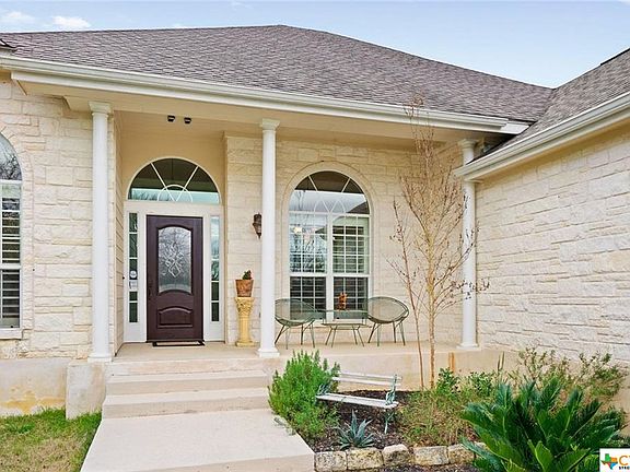 3rd image of 905 Mountain Dr