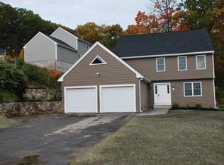 11 Naumaan Ln, Worcester, MA 01606