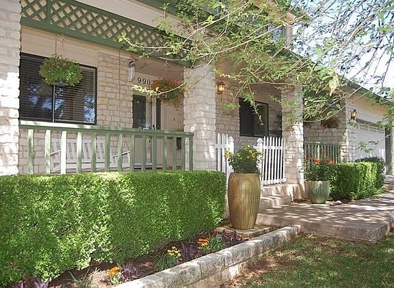 3rd image of 9902 Dueling Oak Cir
