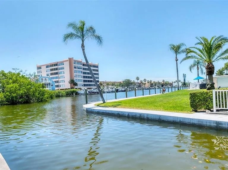 9200 Midnight Pass Rd #24 — Photo 32