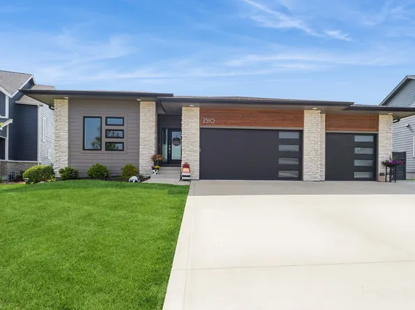 2510 NW Rockwood Ln, Grimes, IA 50111