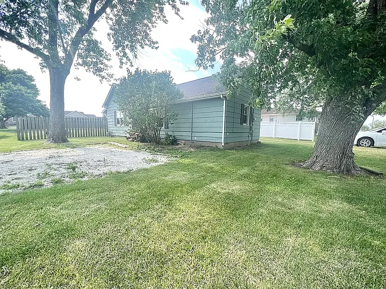 206 S West St — Photo 5