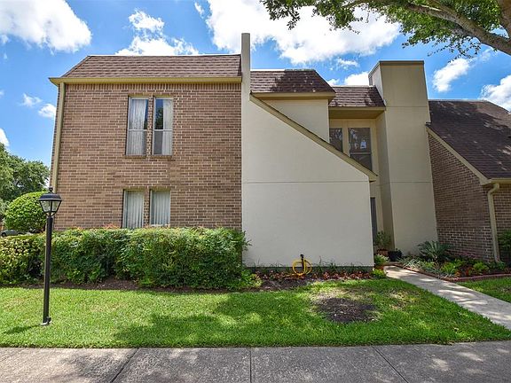2nd image of 5203 Woodlawn Pl