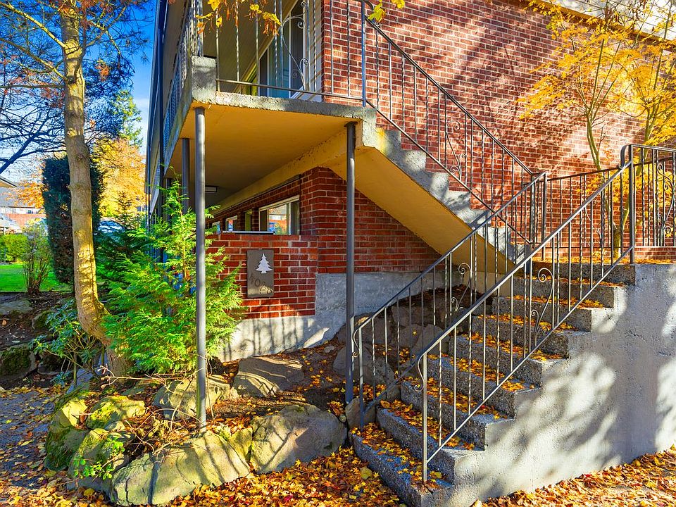 Welcoming street_side stairway of 4028 California Ave SW