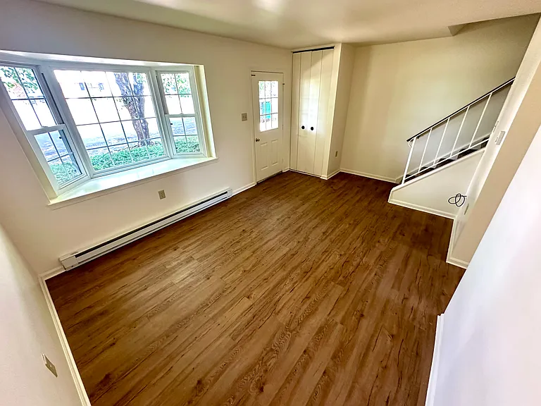 1171 Ravenwood Rd — Photo 3