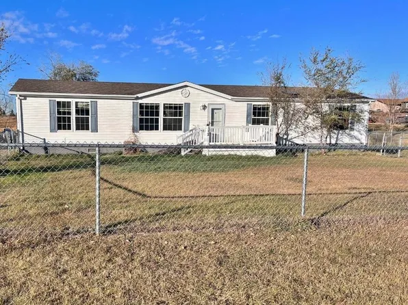 112 8th Ave NW, Surrey, ND 58785