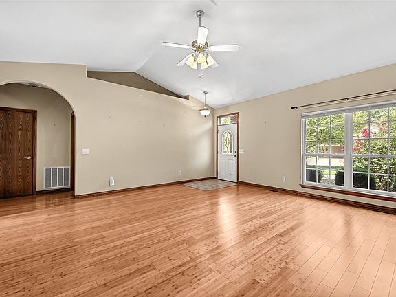 2nd image of 31 Lord Nelson Dr