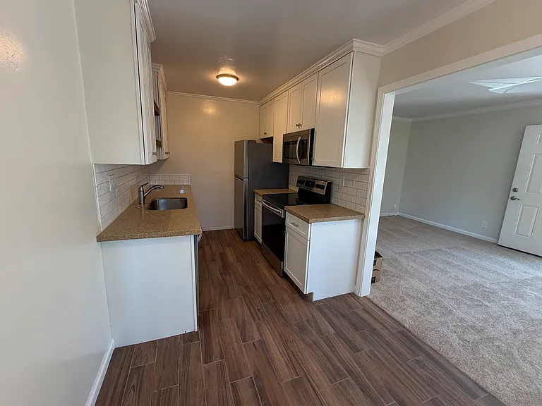 1164 Clinton St — Photo 3