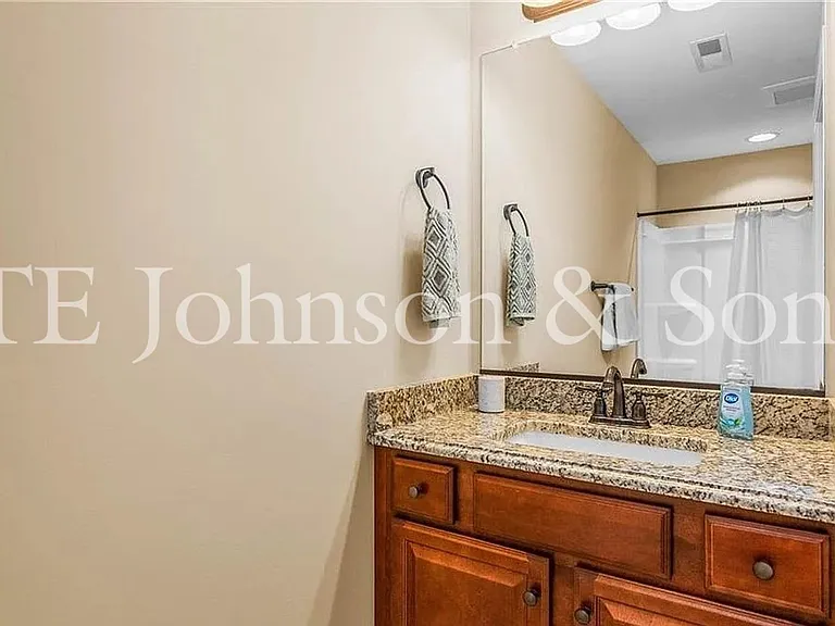 1025 Richmond Park Dr — Photo 14