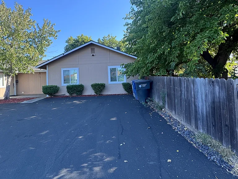 760 Arden Way #B — Photo 9