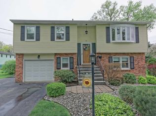 20 Donnelly Dr, Rensselaer, NY 12144